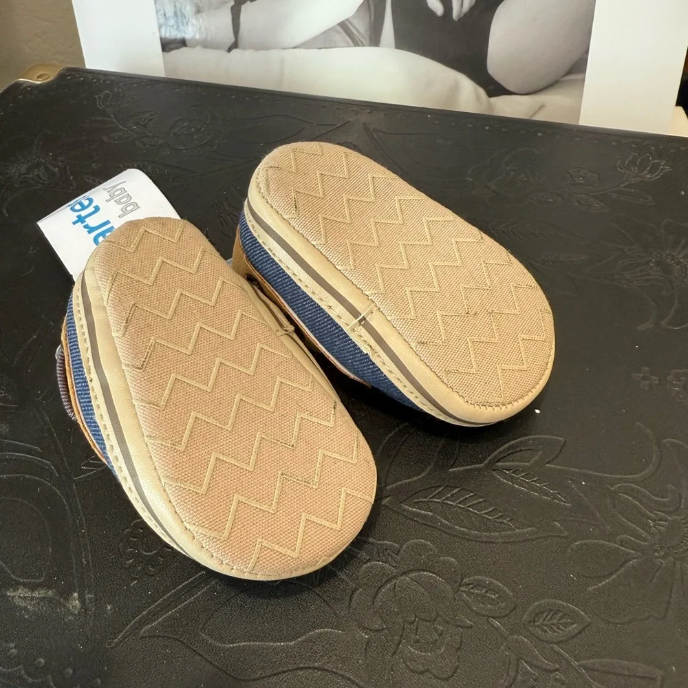 Stylish Tan and Blue Newborn Loafers - Picture 4 of 4